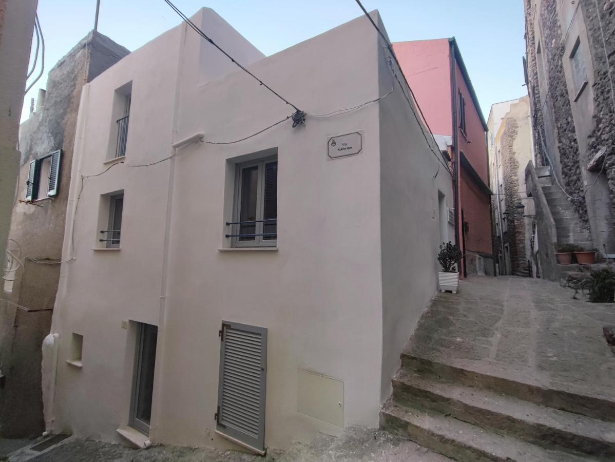 Residenza Nel Borgo L'Appusentu Bed & Breakfast Кастелсардо Екстериор снимка