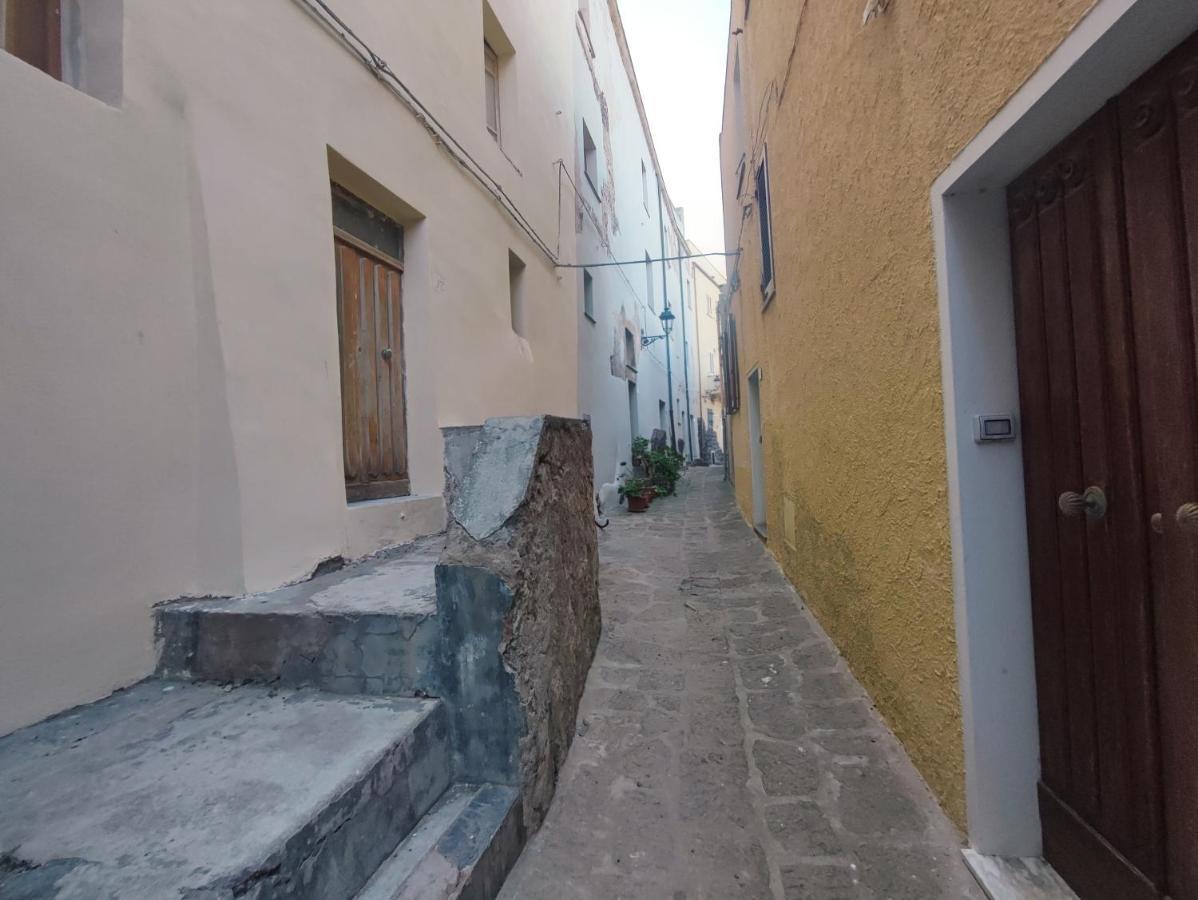 Residenza Nel Borgo L'Appusentu Bed & Breakfast Кастелсардо Екстериор снимка