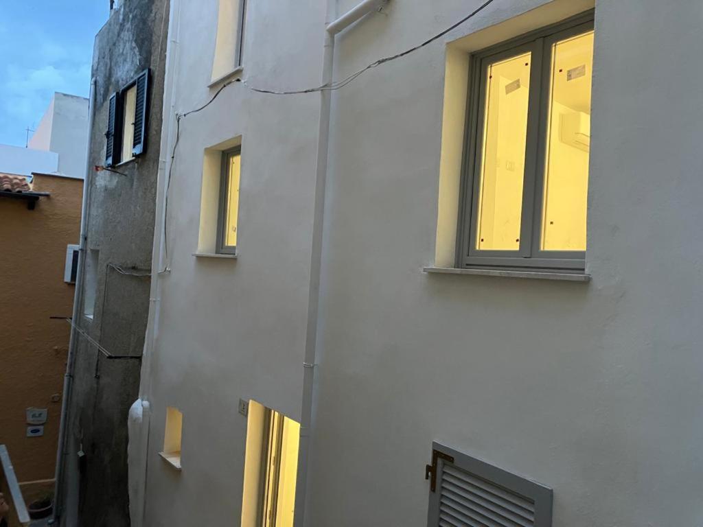 Residenza Nel Borgo L'Appusentu Bed & Breakfast Кастелсардо Екстериор снимка