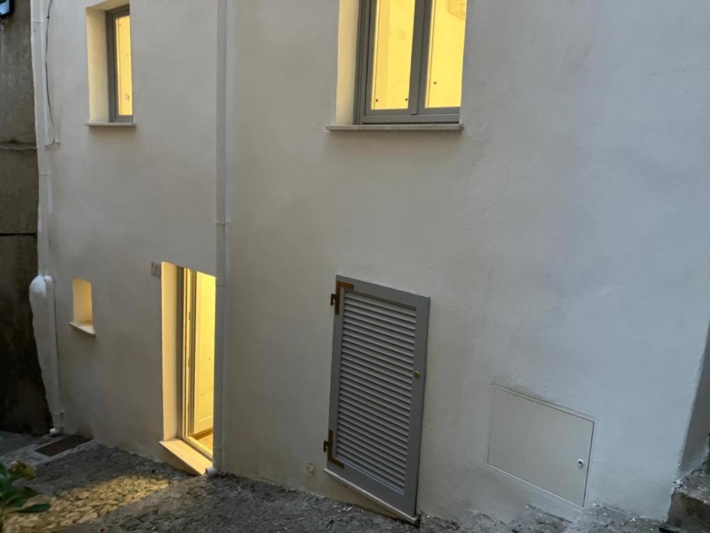 Residenza Nel Borgo L'Appusentu Bed & Breakfast Кастелсардо Екстериор снимка